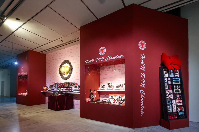 Wei Cheng Tu  | Happy Valentine’s Day –HAN DIN Chocolate installation, mixed media, 2015 的圖說