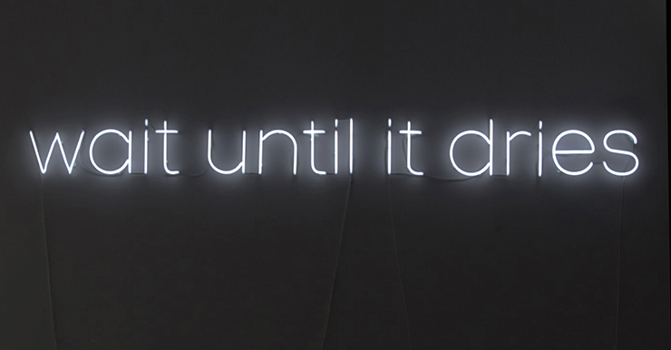 Chou Shih Hsiung  | Wait Until It Dries Neon, Text, Indoor Pool, 2014 的圖說
