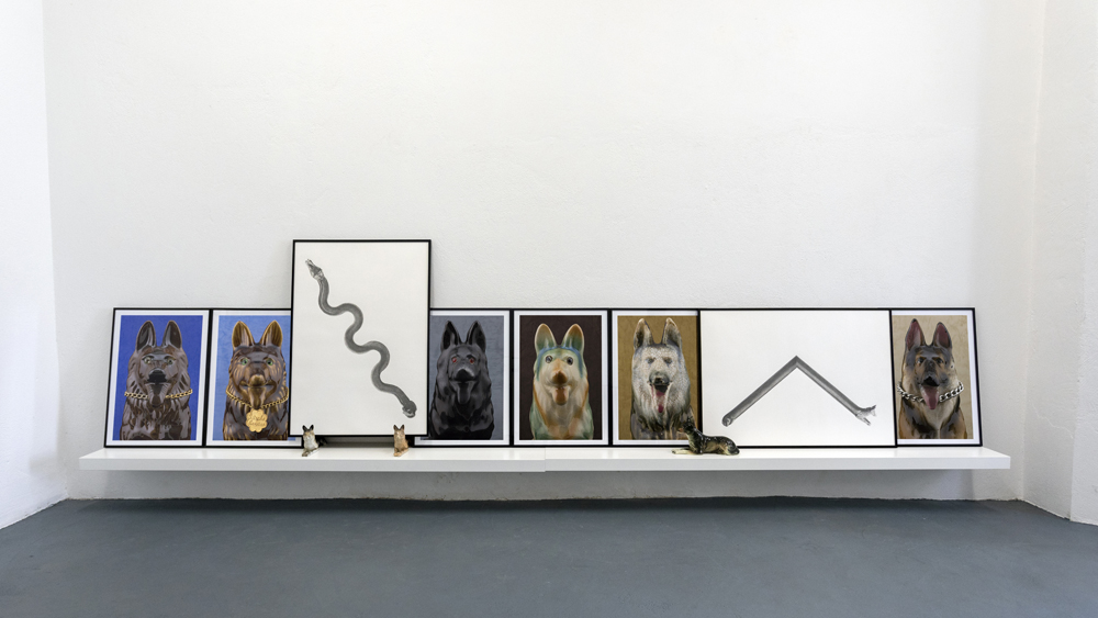 Wu Chuan-Lun  | Weave Poles & A-Frame with portraits of Taiwan’s Shepherd dog coin bank photography, pencil on paper, found GDR Katzhütte porcelain, 2018 90 x 380 cm 的圖說