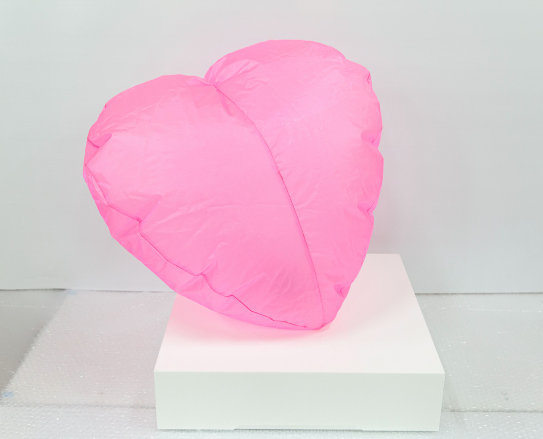Wang Te-Yu  | No. 80-1 fabric and plastic airbag, 2015 50x50x50 cm  Collection of Taipei Fine Arts Museum 的圖說