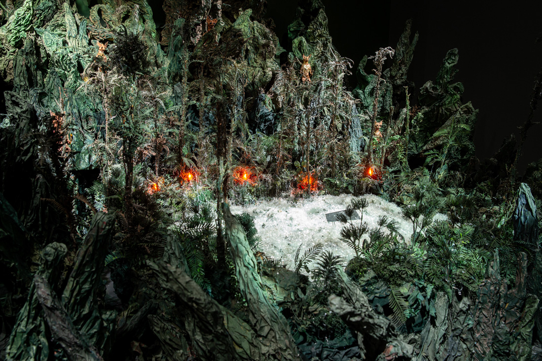 「複眼叢林 — 張徐展個展」展覽現場    2022，©臺北市立美術館 的圖說