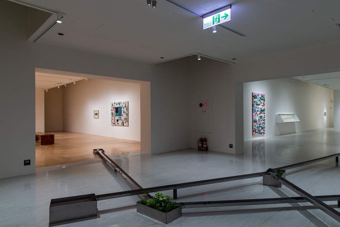 Installation view: Walking the Crack     Photo courtesy : Taipei Fine Arts Museum 的圖說