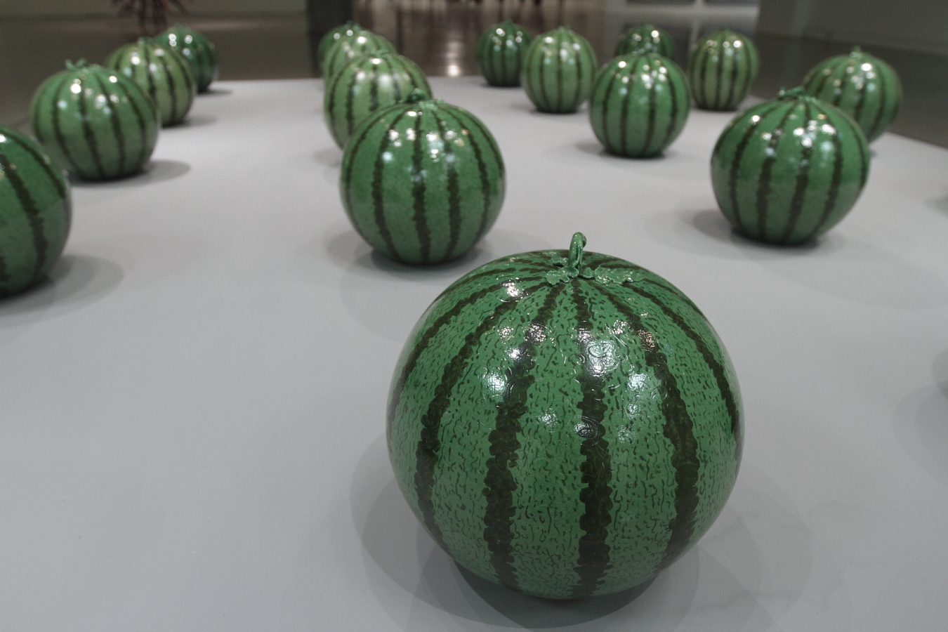 Porcelain  | Watermelon   Ø 38 cm, 2006 的圖說